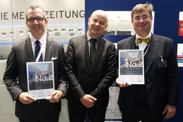v.l.n.r.: Patrick Kiss (Deutsche EuroShop), Dr. Joachim Will (ecostra) und Dr. Georg Allendorf (Deutsche Asset & Wealth Management)